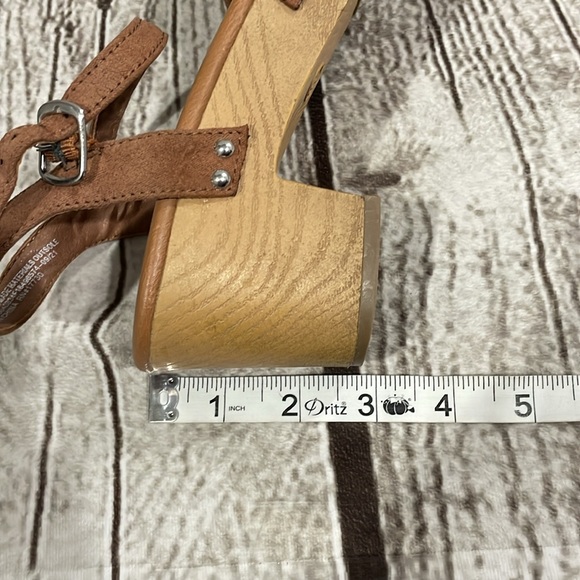 Universal Thread Sandal Size 8.5 - Picture 7 of 7